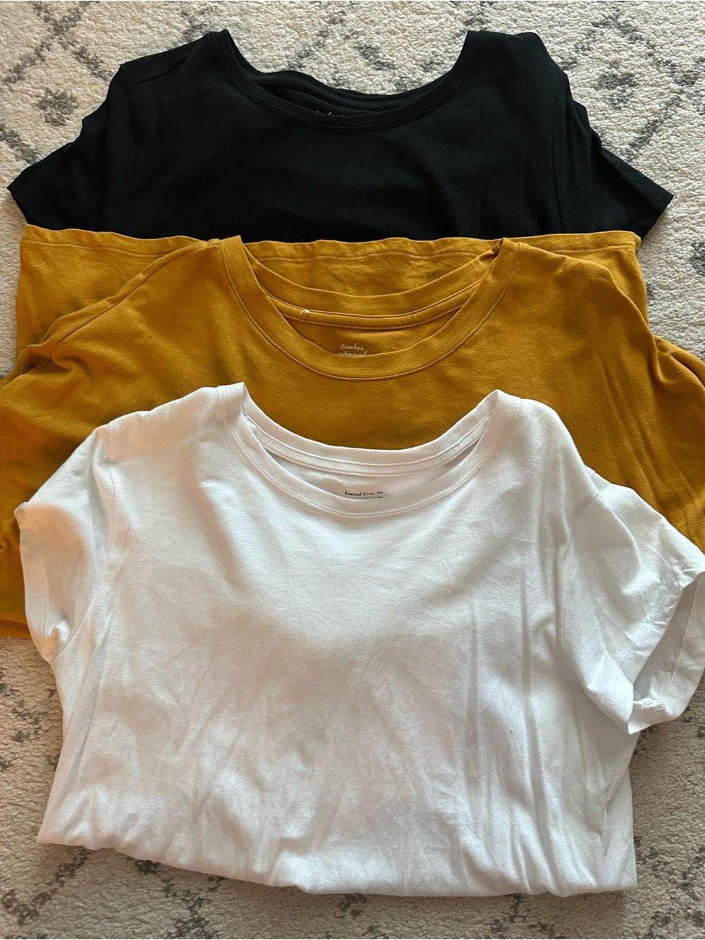 Bundle of 3 Women’s Tees Abercrombie & Fitch and Banana Republic Factory. Medium